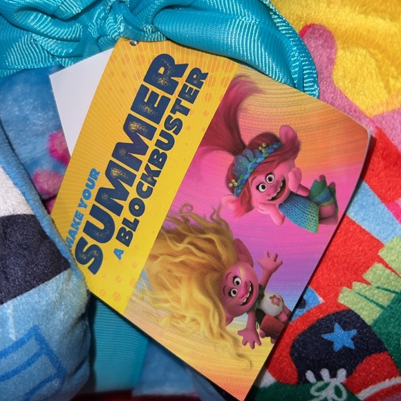 Trolls 3-Piece Kids' Character Travel Set with Neck Pillow, Throw, & Eye Mask - Picture 4 of 5